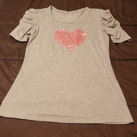 Sequin Heart Top - Picture 2 of 4